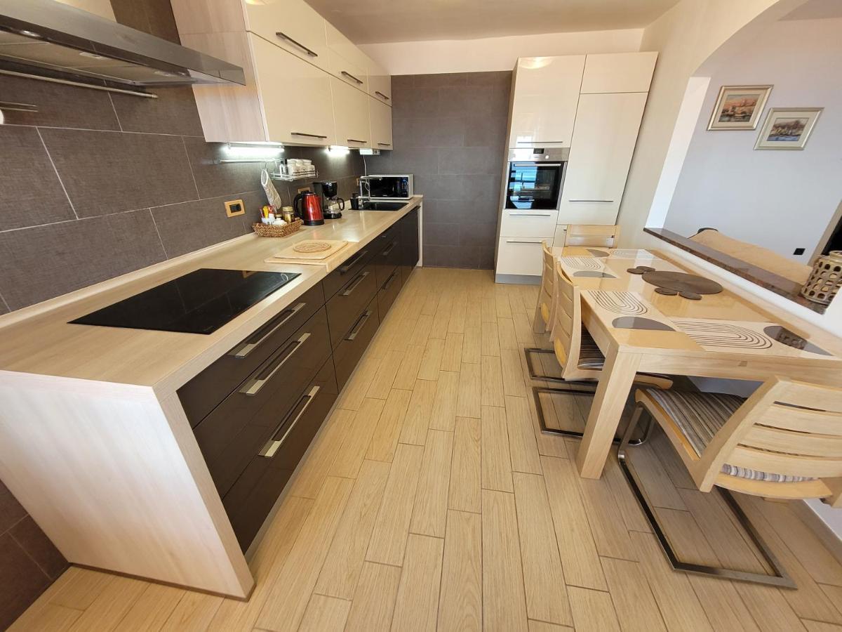 Apartment Karla Rijeka Bagian luar foto